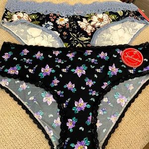 🎉3 for $10 🎉 4X floral panties 2 pair